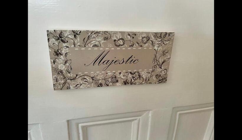 חדר דלוקס, North Crest