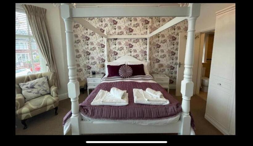 חדר דלוקס, North Crest