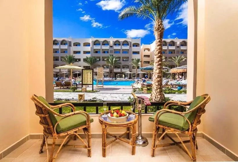 اتاق سوپریور با چشمانداز استخر, El Karma Beach Resort & Aqua Park - Hurghada