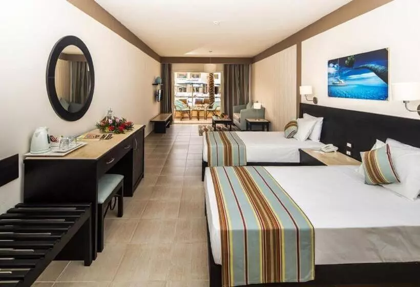 اتاق سوپریور با چشمانداز استخر, El Karma Beach Resort & Aqua Park - Hurghada