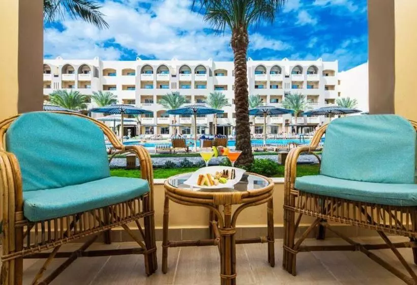 اتاق سوپریور با چشمانداز استخر, El Karma Beach Resort & Aqua Park - Hurghada