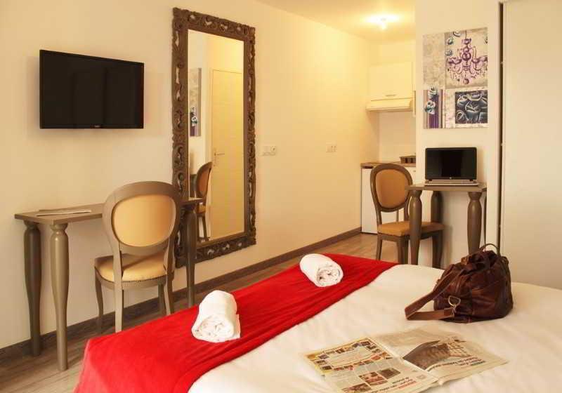 Студия Стандарт, Adonis Aix En Provence