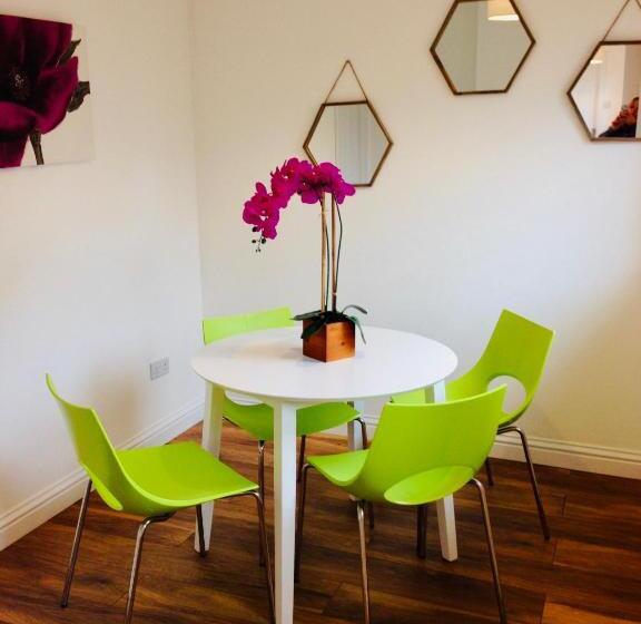 Апартаменты 2 Спальни, Smithaleigh Farm Rooms And Apartments