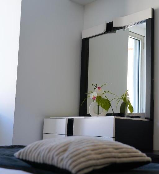 חדר סטנדרט לשלושה, Terranostra