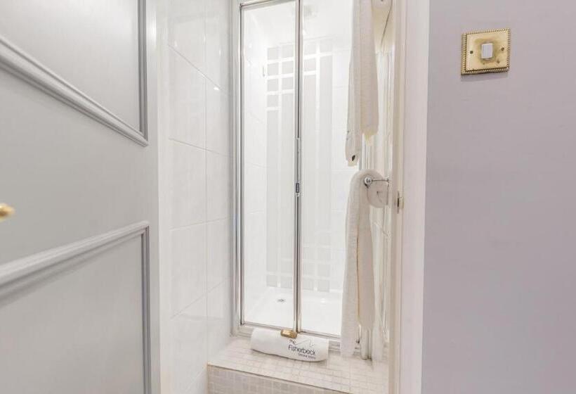 جناح ديلوكس مع إطلالات, The Fisherbeck