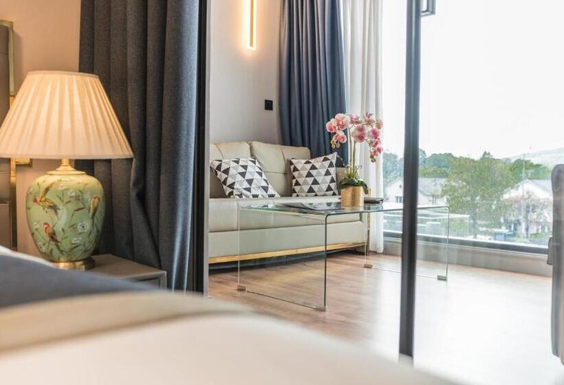 جناح ديلوكس مع إطلالات, The Fisherbeck