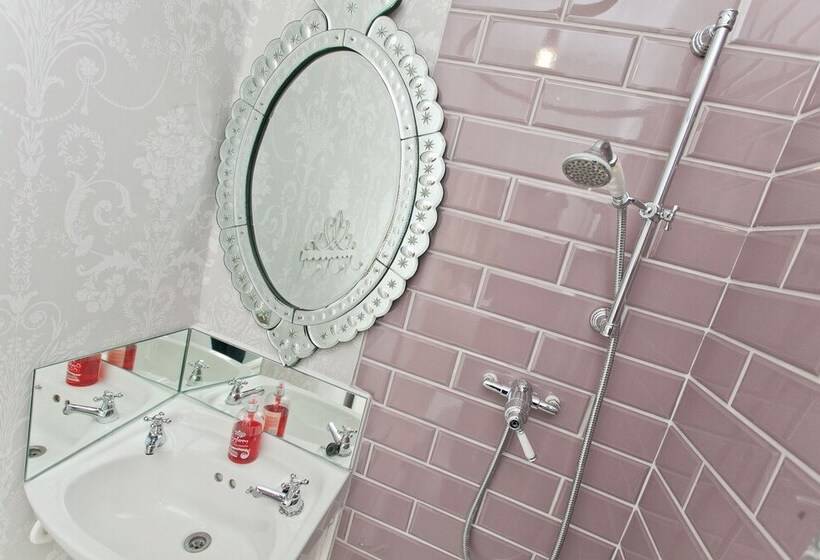 חדר סטנדרט, The Rosebery Boutique