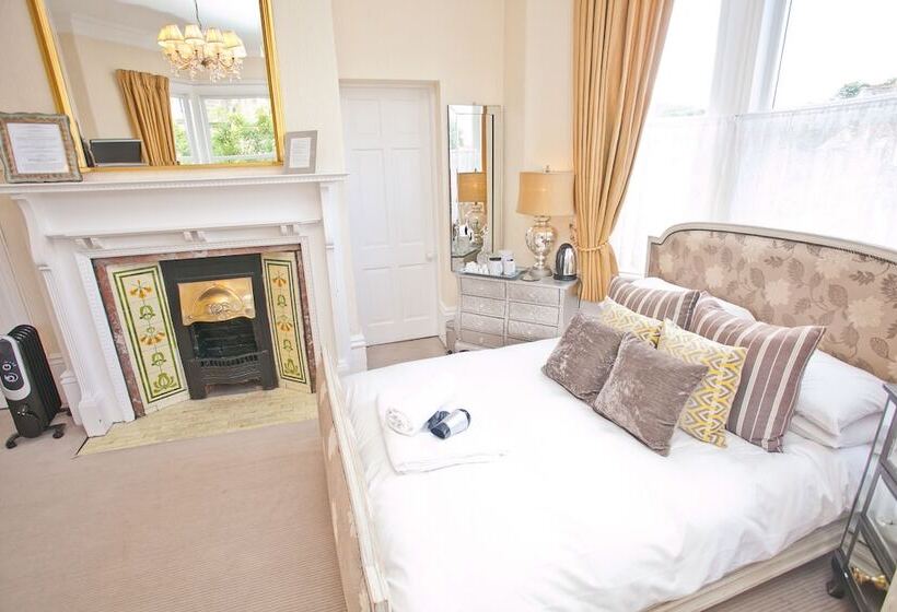 חדר סטנדרט לשלושה, The Rosebery Boutique