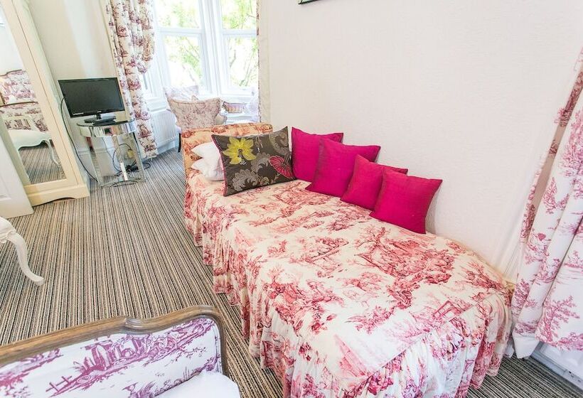 חדר סטנדרט לשלושה, The Rosebery Boutique