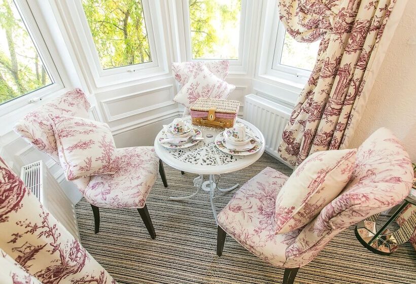 חדר סטנדרט לשלושה, The Rosebery Boutique