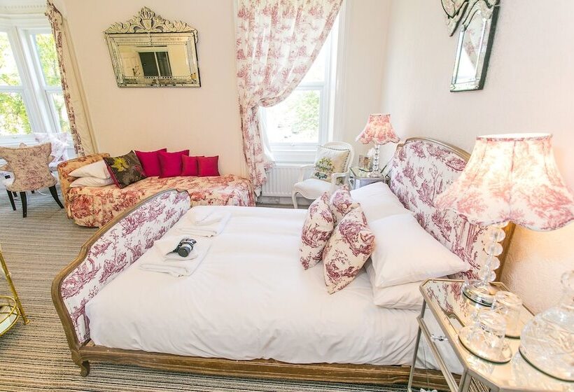 חדר סטנדרט לשלושה, The Rosebery Boutique