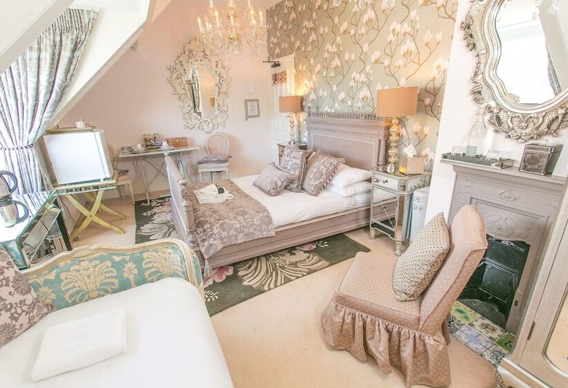 חדר סטנדרט לשלושה, The Rosebery Boutique