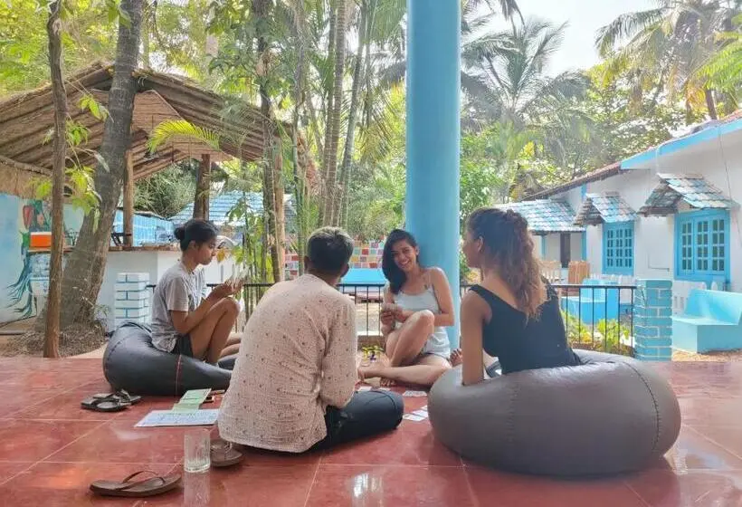 スタンダードスタジオ, The Beachside Hostel