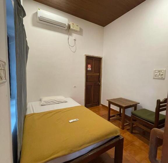 Studio Standard, Beachside