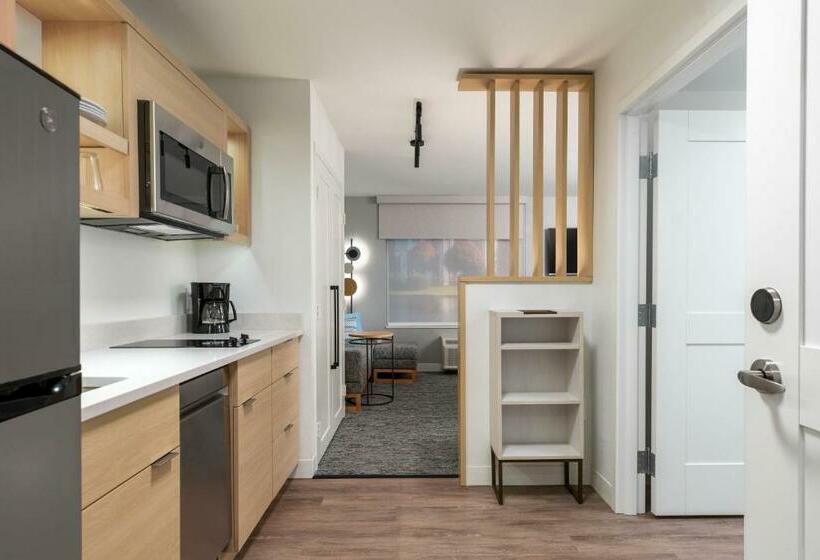 스탠다드 스튜디오 킹침대, Towneplace Suites By Marriott Pueblo Downtown