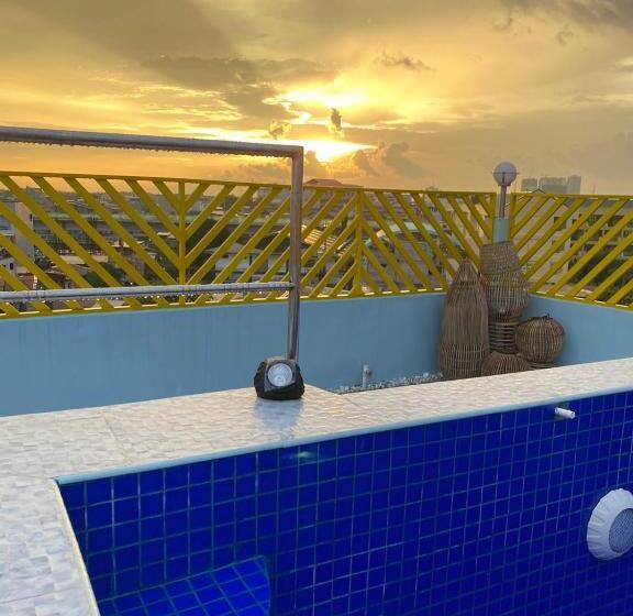 带阳台的豪华间, Rain Airport Bed And Breakfast