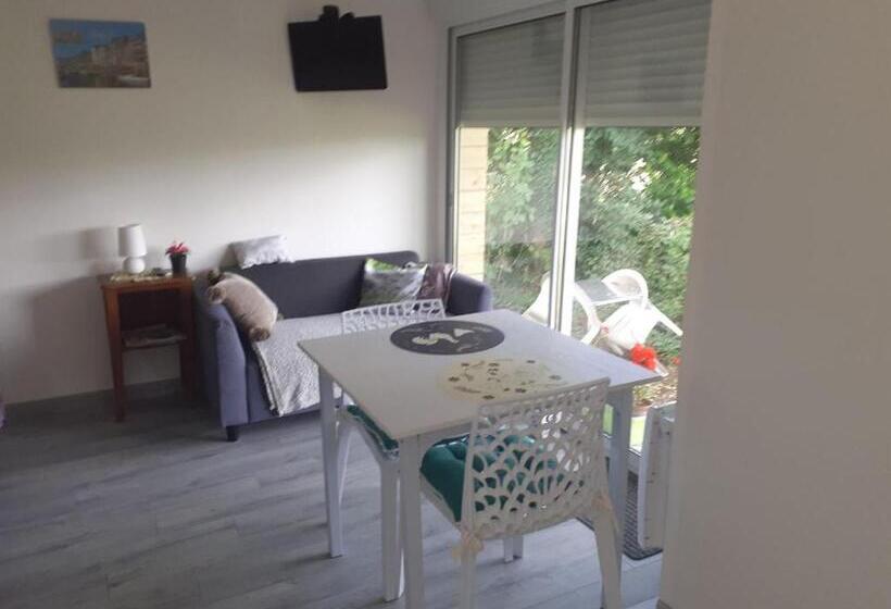 غرفة قياسية مطلّة علي الحديقة, Maison D Hôtes Indépendante à La Campagne