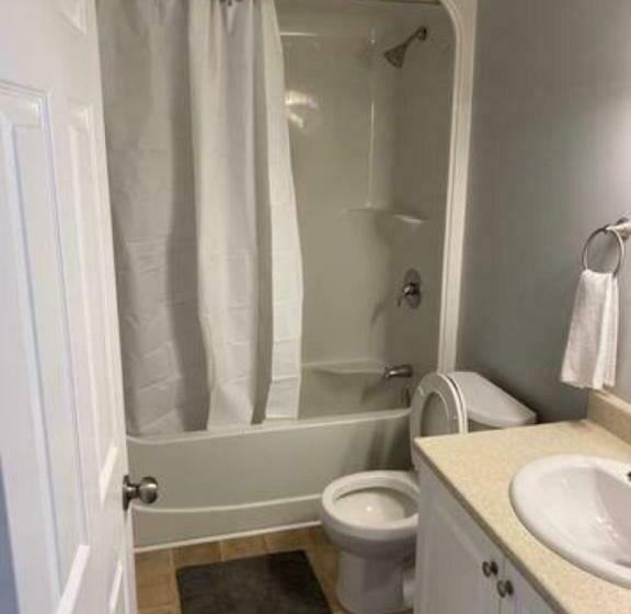 اتاق لوکس, Kingston Comfort Suites   Unit 2
