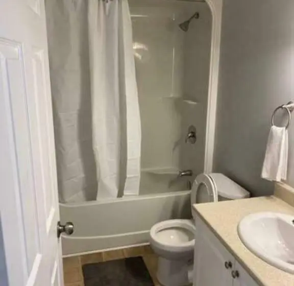 اتاق لوکس, Kingston Comfort Suites   Unit 2