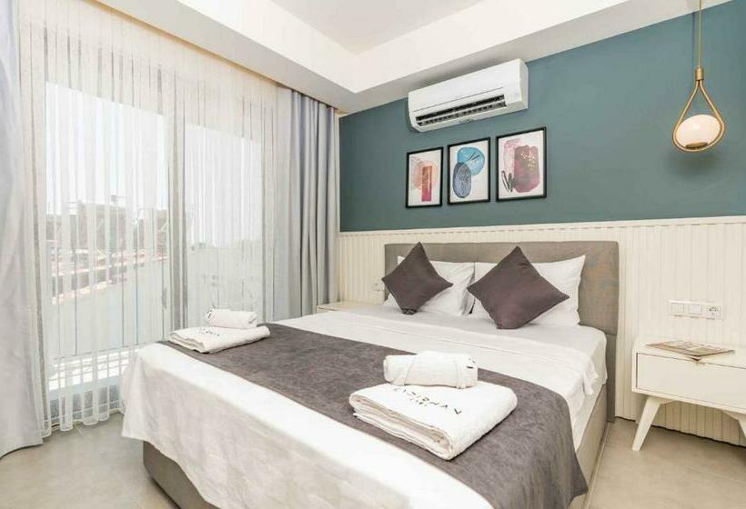 Camera Deluxe, Kas Evderhan