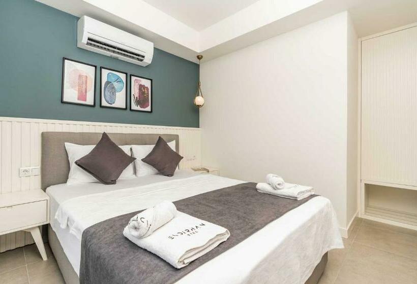 Camera Deluxe, Kas Evderhan