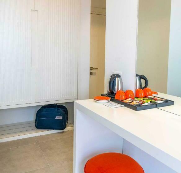 Camera Deluxe, Kas Evderhan