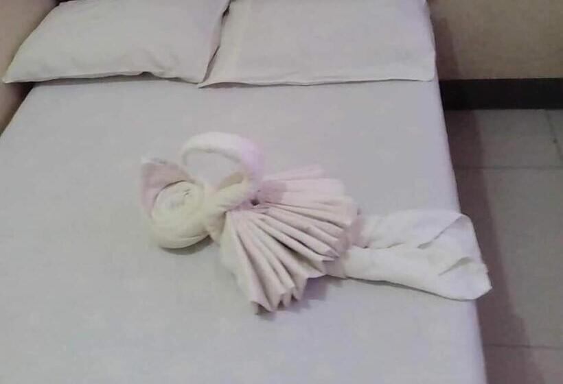 חדר סטנדרט, Livin S Inn Tuguegarao