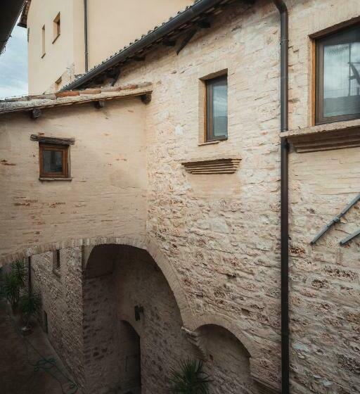 غرفة قياسية, Affittacamere L Alunno