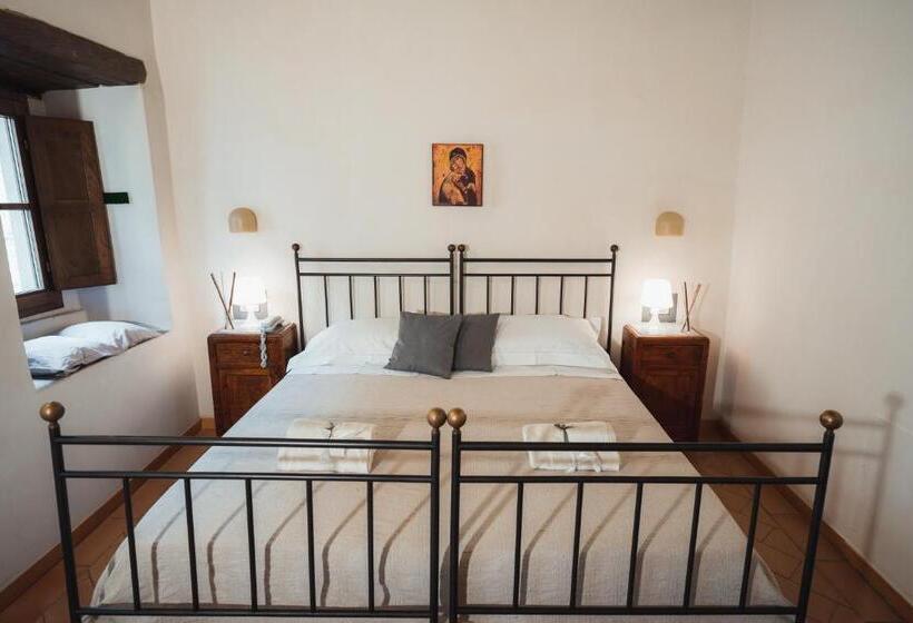 غرفة قياسية ثلاثية, Affittacamere L Alunno