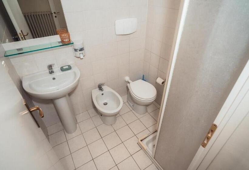 غرفة قياسية, Affittacamere L Alunno