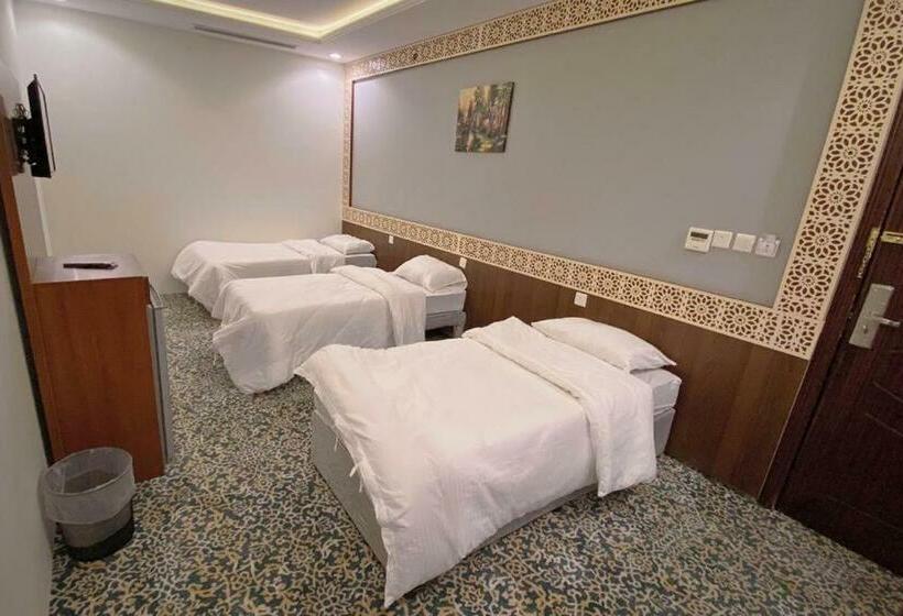 غرفة قياسية ثلاثية, فندق برايت