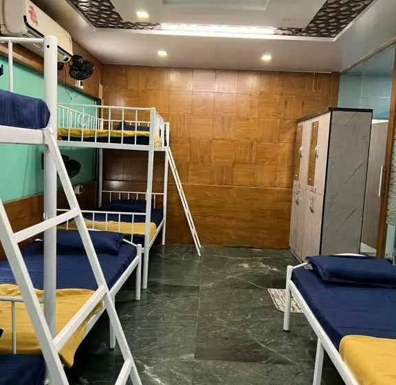 Bed in een Gedeelde Kamer, Backpackers Hostel