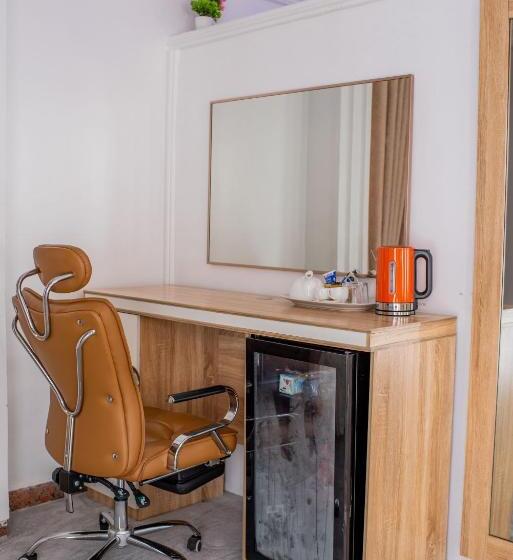 سوئیت پرزیدنت, Mondeestars Luxury Home