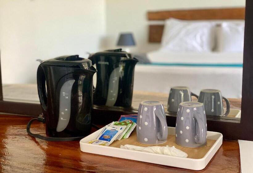 اتاق لوکس با تخت بزرگ, Sand And Tan Beach