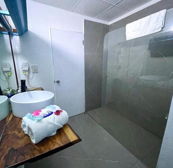 اتاق لوکس با چشم‌انداز دریا, Sand And Tan Beach