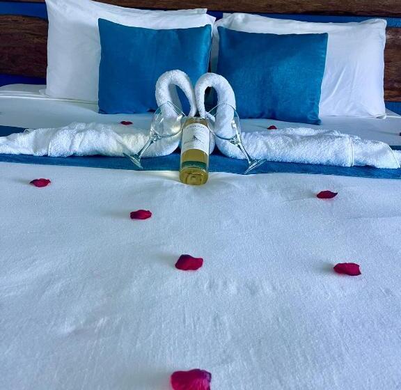 اتاق لوکس با چشم‌انداز دریا, Sand And Tan Beach