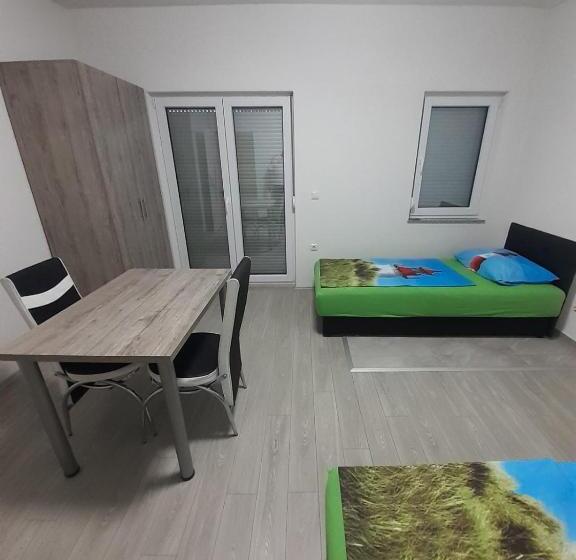 اتاق اکونومی, Villa Abi Center