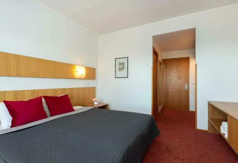 اتاق استاندارد با بالکن, Raadimõisa Hotell
