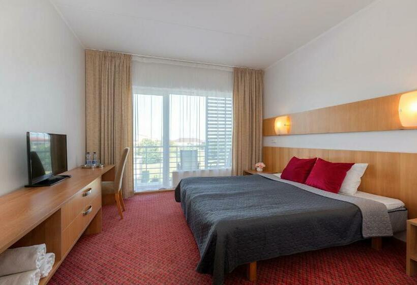 اتاق استاندارد با بالکن, Raadimõisa Hotell