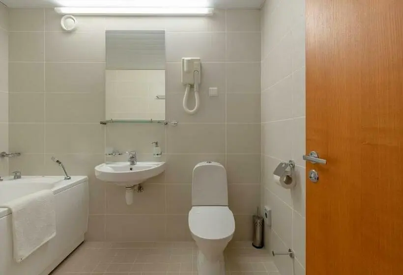 سوئیت با بالکن, Raadimõisa Hotell