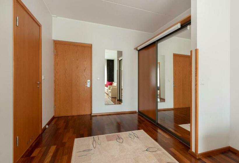 سوئیت با بالکن, Raadimõisa Hotell