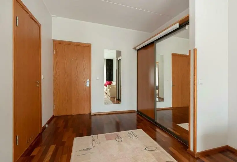 سوئیت با بالکن, Raadimõisa Hotell