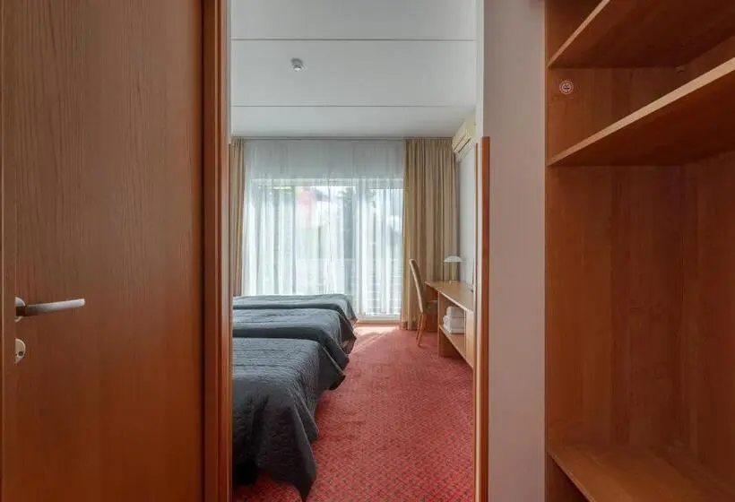 اتاق استاندارد سه تخته با بالکن, Raadimõisa Hotell