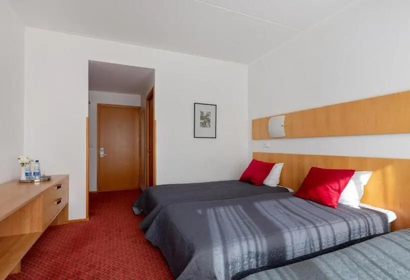 اتاق استاندارد سه تخته با بالکن, Raadimõisa Hotell