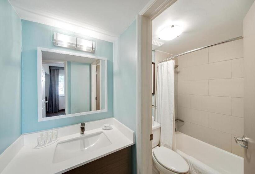 شقة غرفتين, The Malone