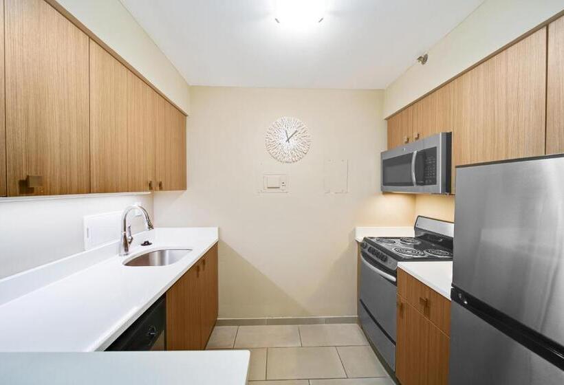 شقة غرفتين, The Malone