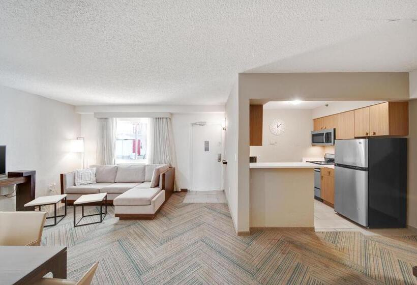 شقة غرفتين, The Malone