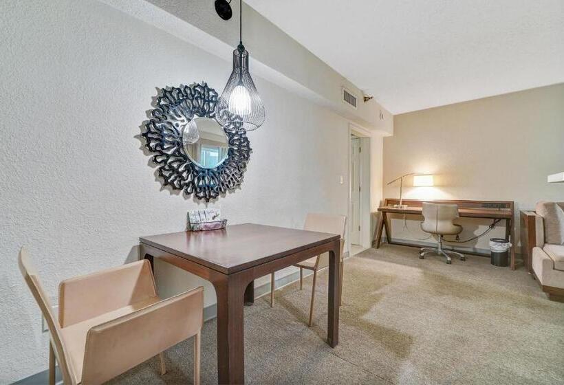 شقة غرفة واحدة, The Malone