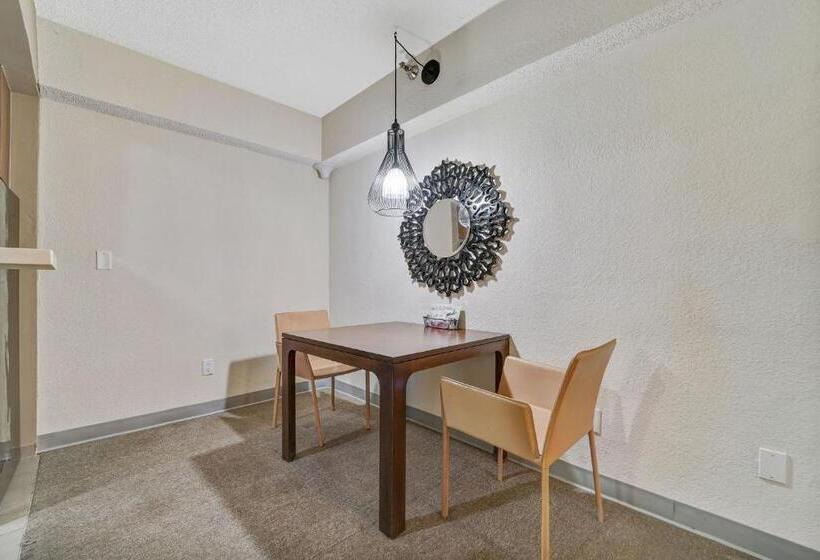 شقة غرفة واحدة, The Malone