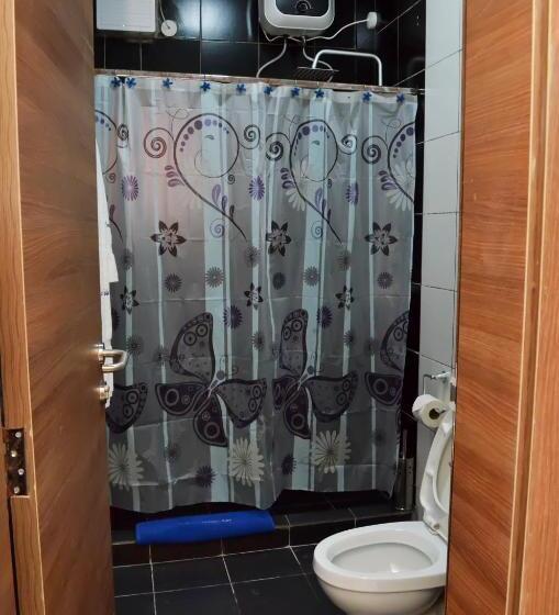 패밀리 룸, Proxima Centauri